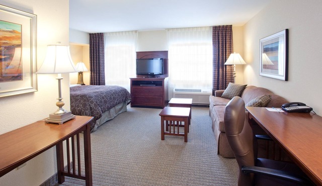 Free Breakfast. Indoor Pool & Hot Tub. Located on Missouri River.