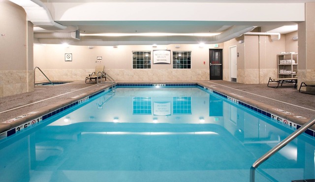 Free Breakfast. Indoor Pool & Hot Tub. On the Missouri River.