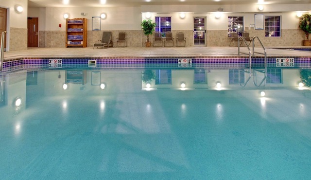 Free Breakfast + Indoor Pool + Hot Tub | Only 10 Minutes from the Zoo