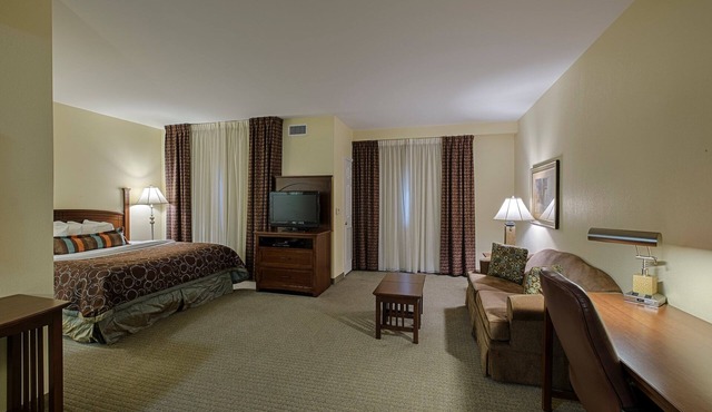 Free Breakfast. Indoor Pool. Gym. Great for Business Travelers!