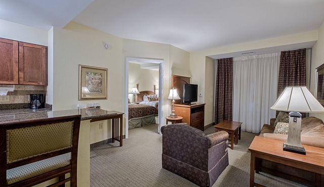 Free Breakfast. Indoor Pool. Gym. Near Hersheypark!