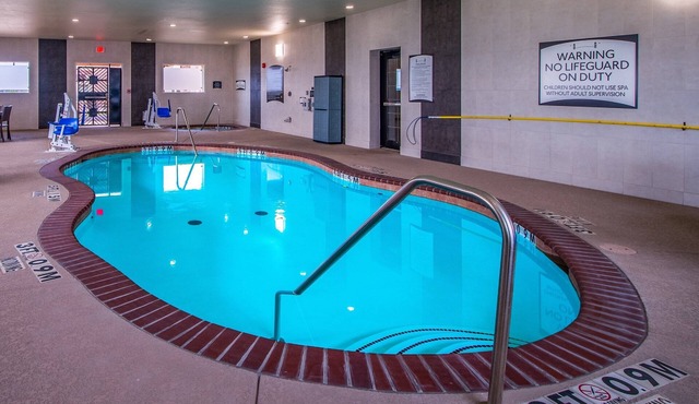 Free Breakfast. Indoor Pool. Only 15 Min from Convention Center.