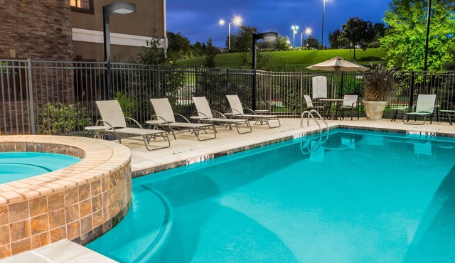 Free Breakfast. Outdoor Pool & Hot Tub. Great for Business Travelers!