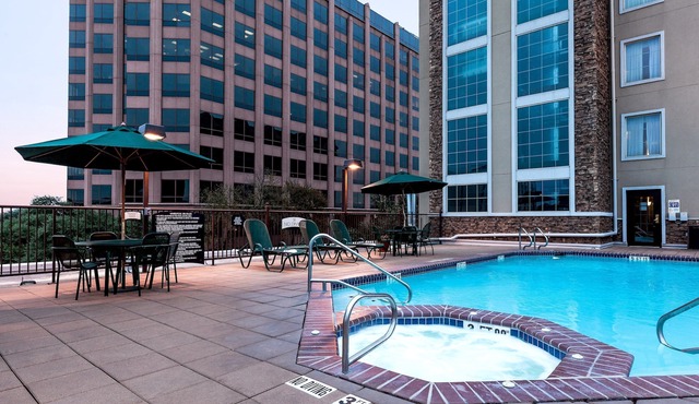 Free Breakfast + Outdoor Pool | Suite with Roll-in Shower Only 15 Minutes from the Riverwalk!