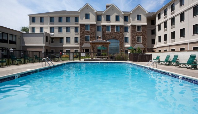 Free Breakfast. Outdoor Pool. 10 Min from University of Delaware!