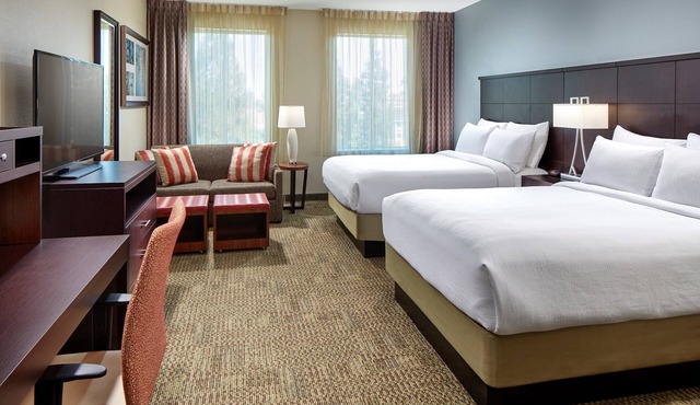 Free Breakfast, Outdoor Pool! Staybridge Studio Near Downtown Disney!