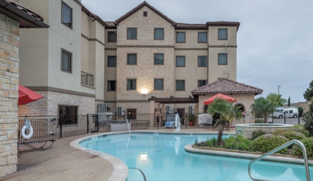 Free Breakfast + Pool | Accessible Suite