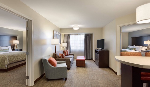 Free Breakfast. Pool. Great Location! Near the new Chevron and Oxy campuses