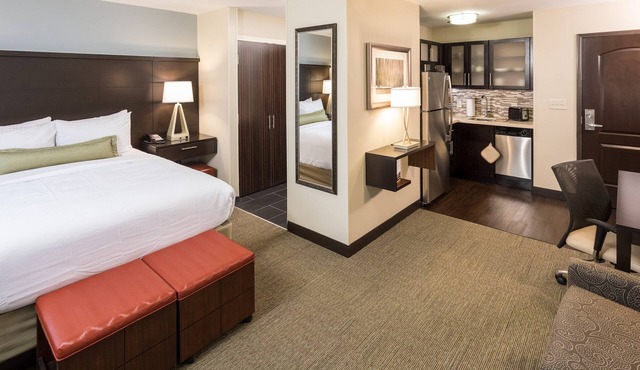 Free Breakfast. Pool. Great for Business Travelers!