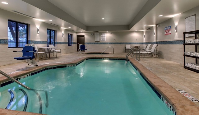 Free Breakfast. Pool & Hot Tub.