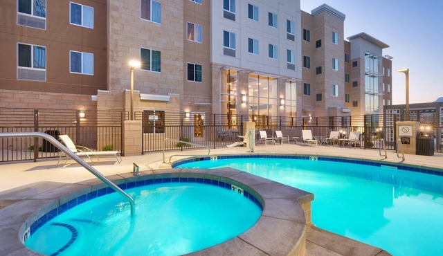 Free Breakfast. Pool & Hot Tub. Gym. Your Next Vacation!