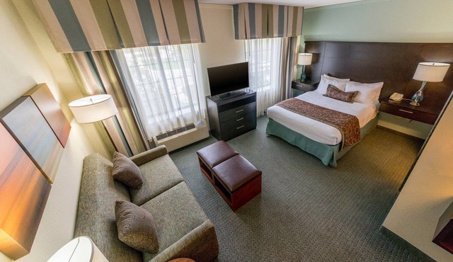 Free Breakfast. Seasonal Outdoor Pool. Gym. Near Longwood Gardens!