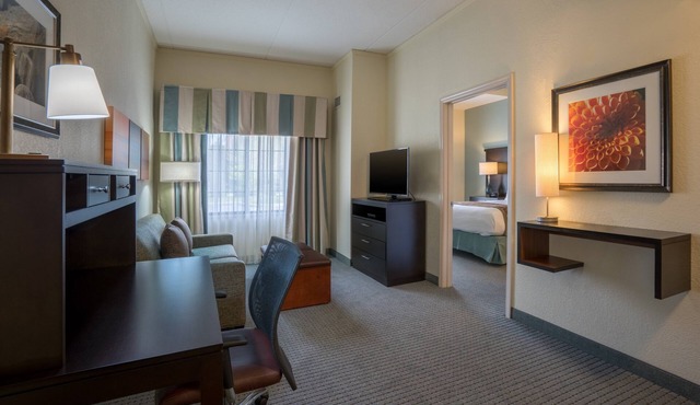 Free Breakfast. Seasonal Outdoor Pool. Gym. Close to Longwood Gardens!