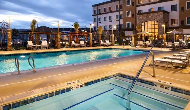 Free Breakfast + Shared Pool & Hot Tub | Perfect Family Vacation!