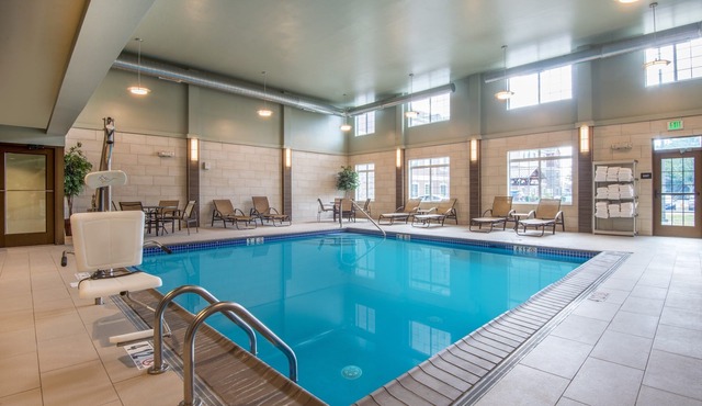 Free Breakfast! Studio with Pool Access. Near Lehigh Valley International Airport