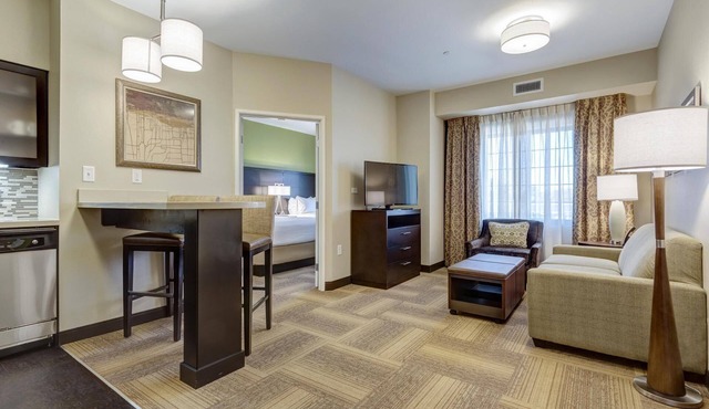 Free Breakfast, Pool, Gym, BBQ. Your Next Vacation