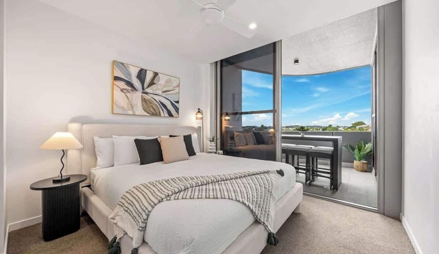 Free Car Park, Gym, Walk to Gabba, Central