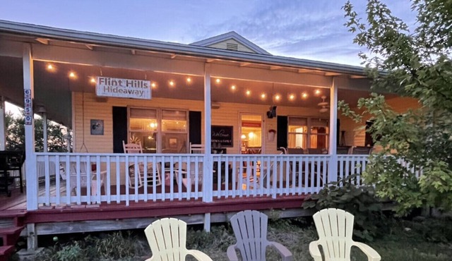 FREE cleaning w/ min 3 day stay in June! 10-acres hot tub! Sleeps 15. Clean Fun!