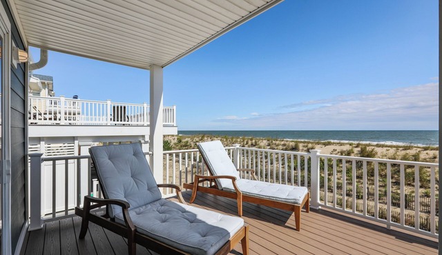 FREE DAILY ACTIVITIES INCLUDED! FABULOUS OCEANFRONT 6 BEDROOM HOME!
