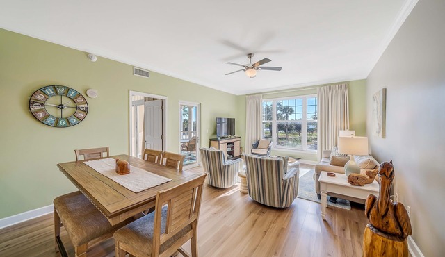 FREE Daily Golf! Reflections 211 Bayfront Beauty, Heated Resort Pool, Hot Tub