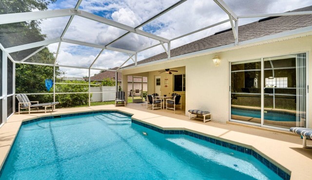 FREE Disney Plus & Hulu ~ 4 BR/2 BA Heated Pool Home 9mi to Disney Theme Parks
