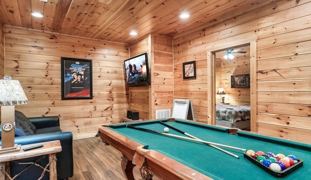 Free Dollywood Tix/5Min2Dollywood/Pool Table