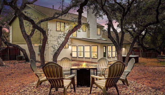 Free Fun - Daily Ticket to Attraction - Hot Tub, Fire Pit, Pool Table - Near SAT & Attractions