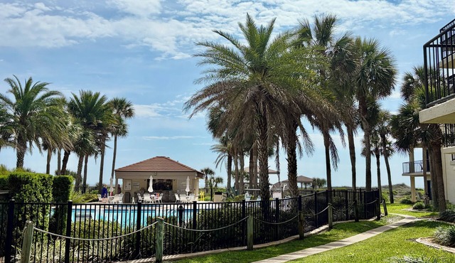 FREE FUN during your stay in this Gold-rated condo with beautiful ocean view and easy access to the pool and beach!