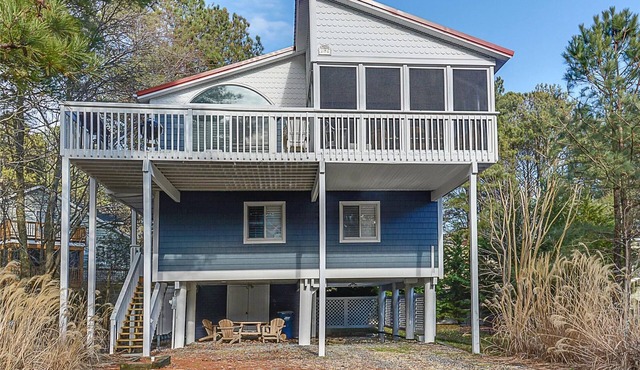 Free Golf at Bear Trap Dunes and MORE! Very nicely decorated 5 bedroom, 2 bath home just one block west of Coastal Highway.
