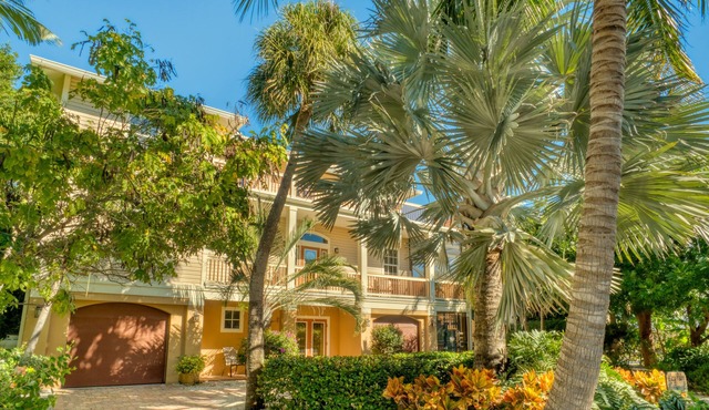 FREE Golf cart and bicycles, 5 star reviews, beautiful home perfect location.