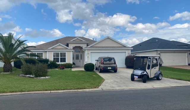 FREE Golf Cart! Fabulous Location! Classy Decor! Pet-friendly!