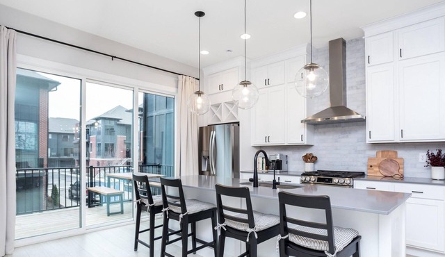 Free Golf Cart! Luxe Townhome Near Grand Park!