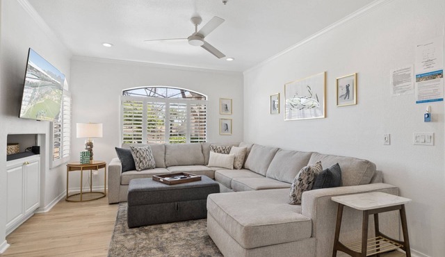 FREE GOLF! Resort Style 1st floor condo in Great Location! Heated Pool/Spa/Gym, Near Shops/Dining!
