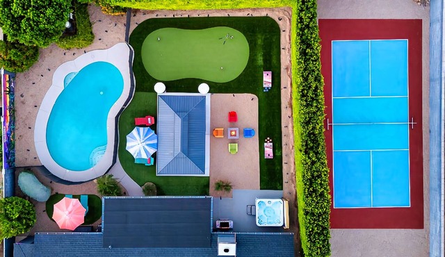 Free Heated Pool! Pickleball Golf Hot Tub Fire Pit Ping Pong Arcade