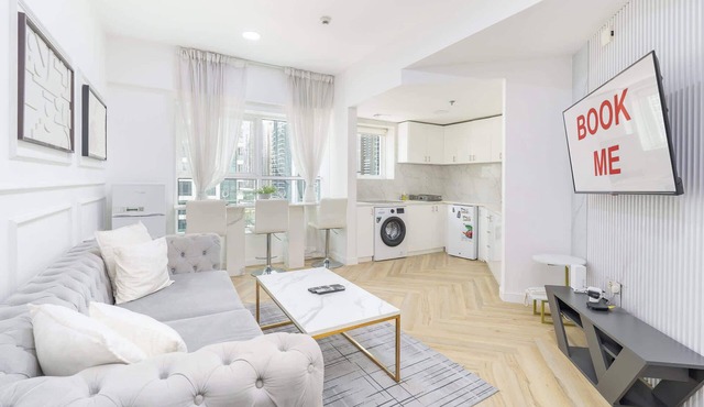 Free housekeeping visits during your stay - StayShort - Prime 2BR Retreat in JLT that Sleeps 4!