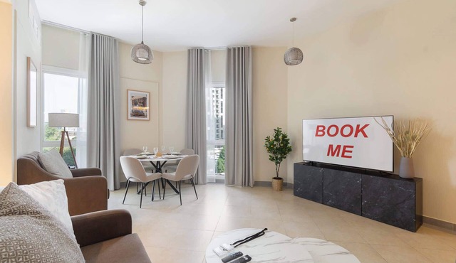 Free housekeeping visits during your stay - StayShort - Contemporary 2-Guest Apartment in Barsha Heights!