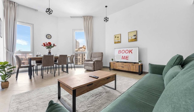 Free housekeeping visits during your stay - StayShort - Stylish Barsha Heights Retreat with Swimming Pool for 2