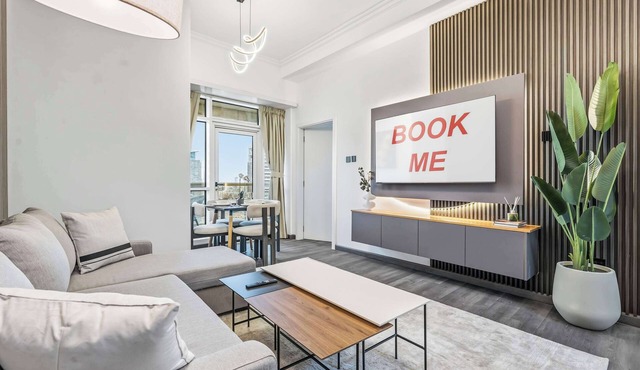 Free housekeeping visits during your stay - StayShort - Trendy 1BR in JLT that Sleeps 4 with Lake Views!