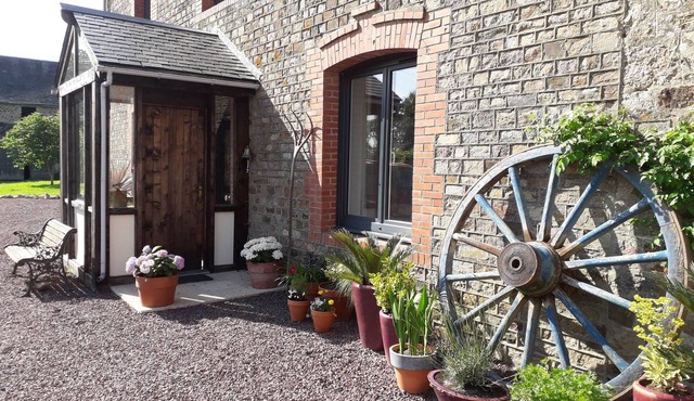 FREE LATE CHECK-OUT* - Large Country House - sleeps 14