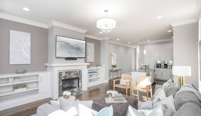 FREE NIGHT DEAL! DOWNTOWN 1MI TO BROADWAY! #1 of 6 HOMES! Rooftop Deck BY VANDY!