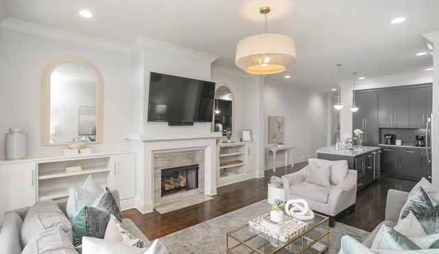 FREE NIGHT DEAL! DOWNTOWN 1MI TO BROADWAY! #2 of 6 HOMES! Rooftop Deck BY VANDY!