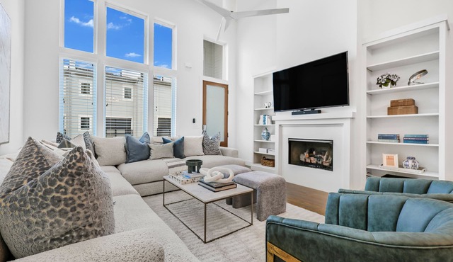 FREE NIGHT DEAL! DOWNTOWN LUXURY! ONLY 2MI TO BROADWAY! #4 of 5 HOMES IN A ROW!