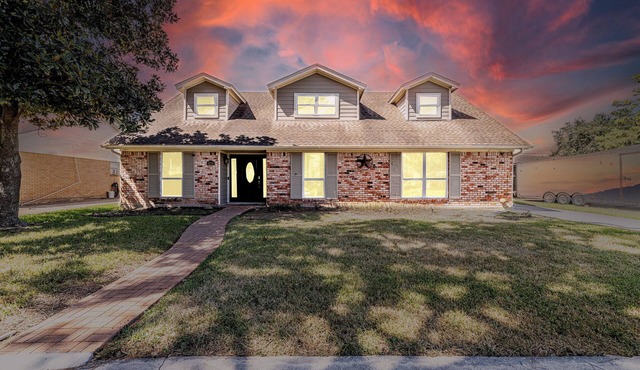 FREE NIGHT! Sleeps 20, Private Pool, Hot Tub