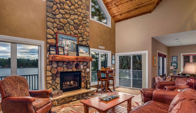 Free nite w/wknd offseason lakehome cottage Lg Sandy Beach fireplace pier boatss