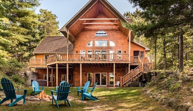 Free nite w/wknd offseason;logcabin lake hottub kayak paddleboard pier fireplace