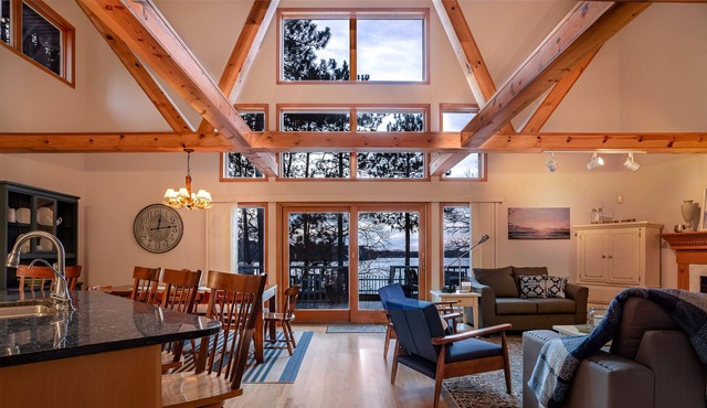 Free nite w/wknd offseason lakefront hottub fireplace kayak paddleboard boatpier