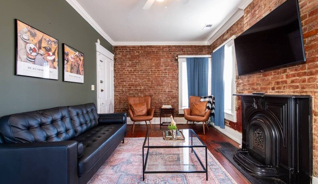 FREE Off street parking| Walking distance| Near by shops