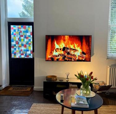 Free off street parking Georgian style Bath apartment