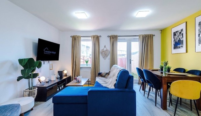 Free Park | 5bed Townhouse In Salford | Sleeps 11