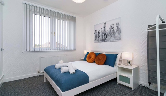 Free Parking - 2 Bedroom Flat